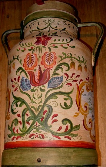 Nathalie RENZACCI - Interior Design - Decoration of Interior Bouille à Lait (Bidon de Lait) entièrement peint sur les côtés : Face Fleurs